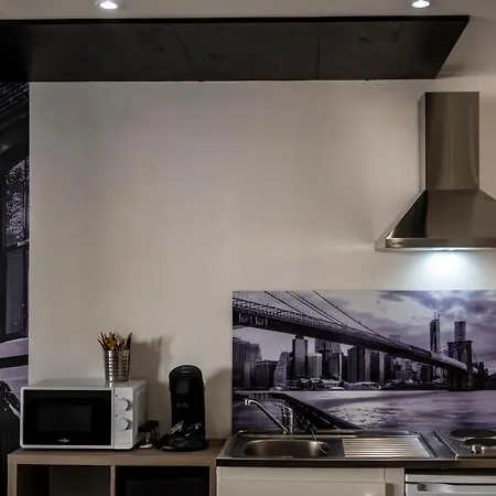 Superbe Appartement Avec Patio Nîmes Exterior photo