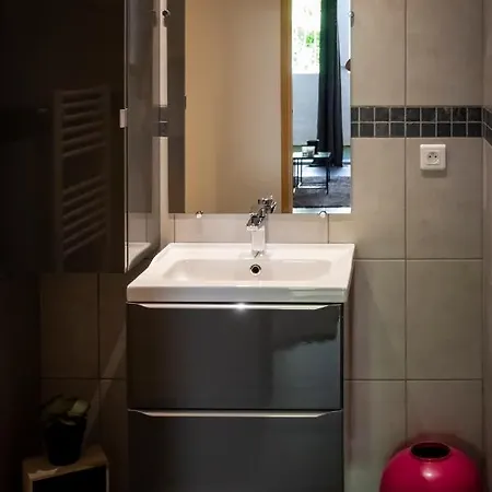 Superbe Appartement Avec Patio Nîmes Exterior photo