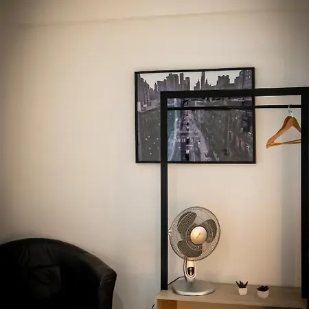 Superbe Appartement Avec Patio Nîmes Exterior photo